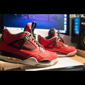 Jordan Retro 4s Red Toros